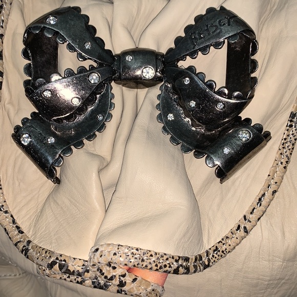 VINTAGE BETSEY JOHNSON IVORY LEATHER LARGE PURSE - Picture 5 of 14